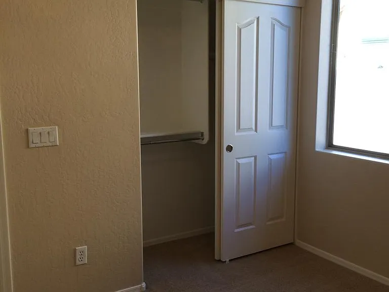 Middle bedroom