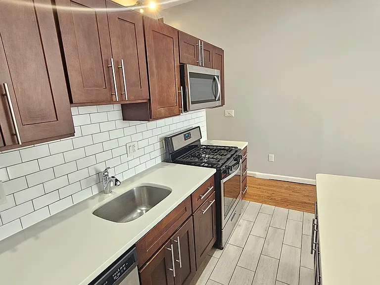 930 E Passyunk Ave — Photo 10