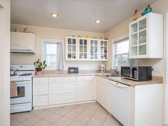 5th image of 109 Henry St