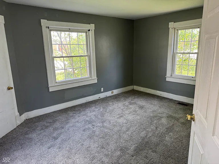 603 E Clyde St — Photo 10