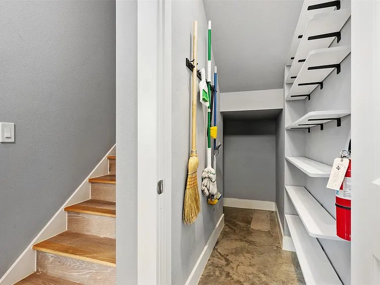 1310 Cedar Ave — Photo 37