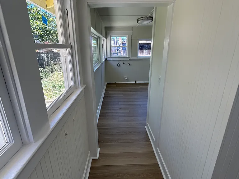 852 1/2 Western Ave — Photo 8