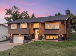 615 N 63rd Ave NW, Calgary, AB T2K 5L3