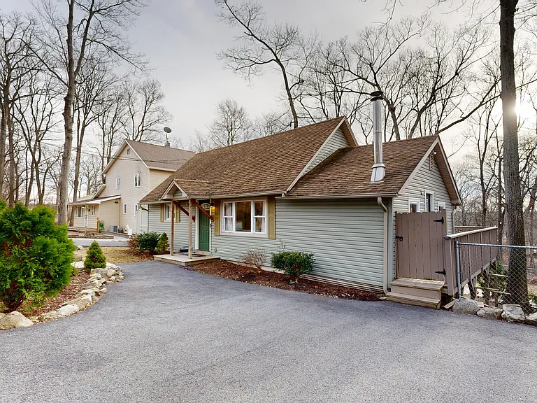 319 Midway Dr — Photo 15