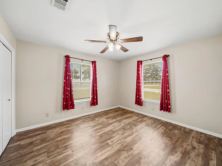 1017 Lions Park Dr — Photo 15