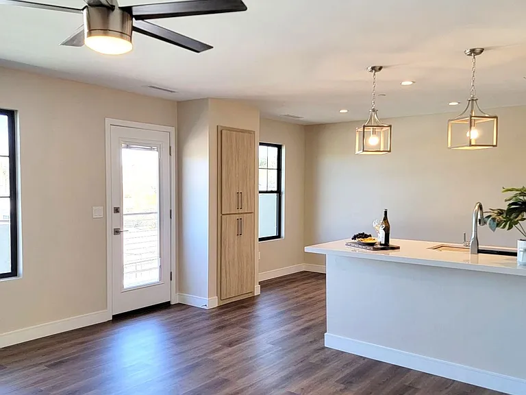 437 S Montezuma St — Photo 5