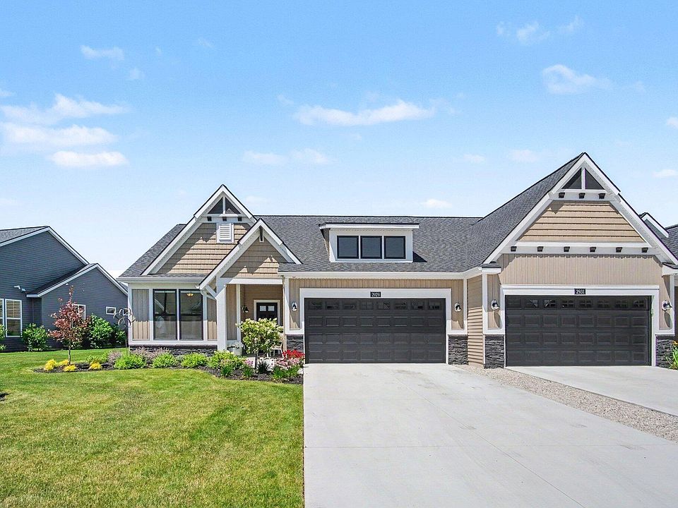 1st image of 2929 Isle Grand Dr NE #11