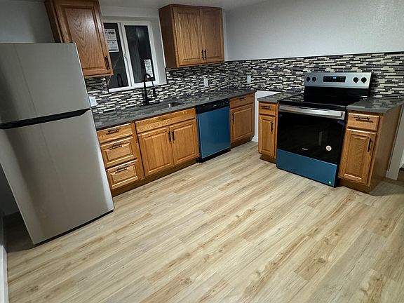 4th image of 606 Railroad Ave #B