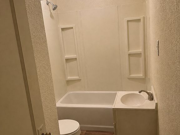 3rd image of 730 N Euclid Ave