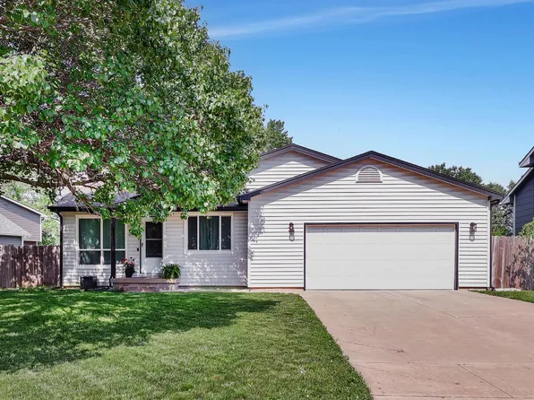 2061 S Fieldcrest St, Wichita, KS 67209