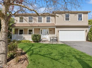 2186 High Point Dr, Lindenhurst, IL 60046