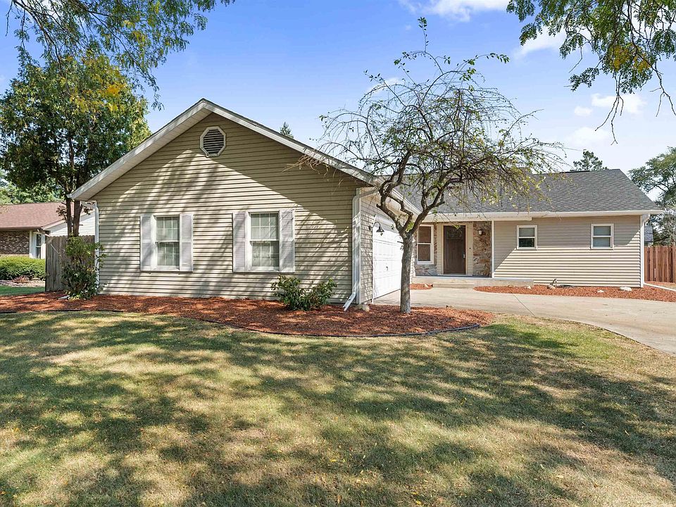 1st image of 23667 Woodsdale Ct