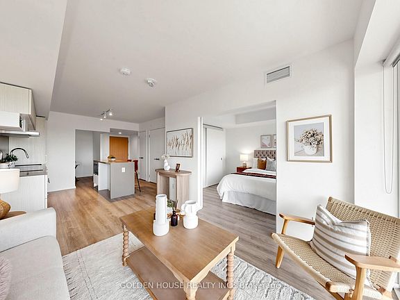 4th image of 8 Hillsdale Ave E #735