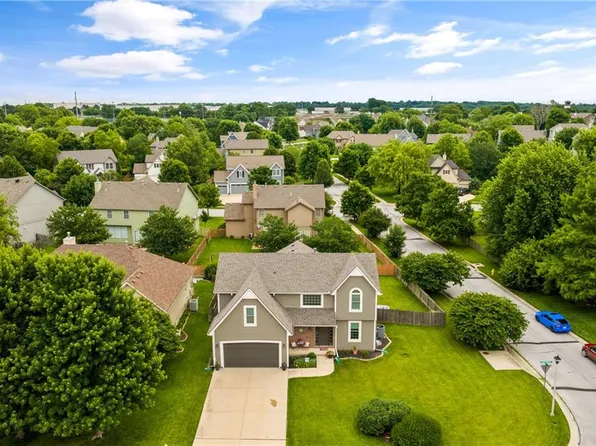 15337 S Greenwood St, Olathe, KS 66062