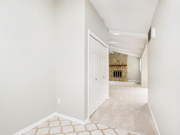 4th image of 3021 Horse Hill West Dr