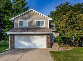 2500 Rocklyn Dr, Urbandale, IA 50322