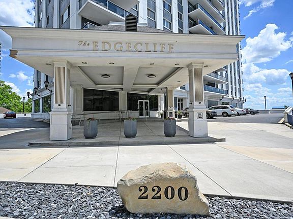 2nd image of 2200 Victory Pkwy Unit 806