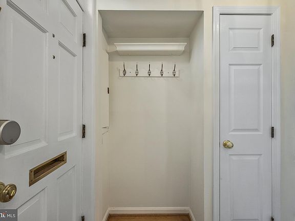 5th image of 711 S Lee St