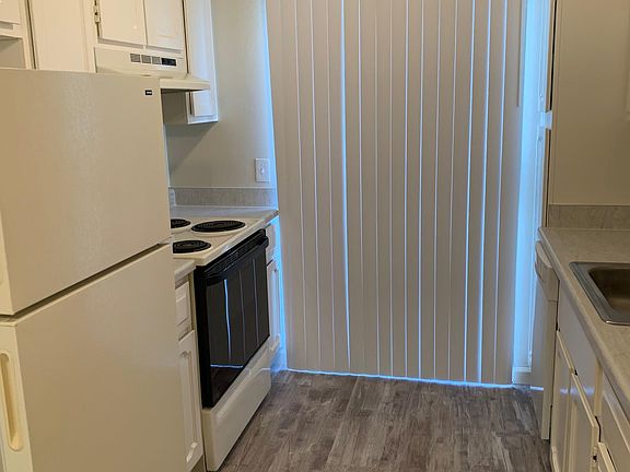 3rd image of 435 Richfield Dr #8