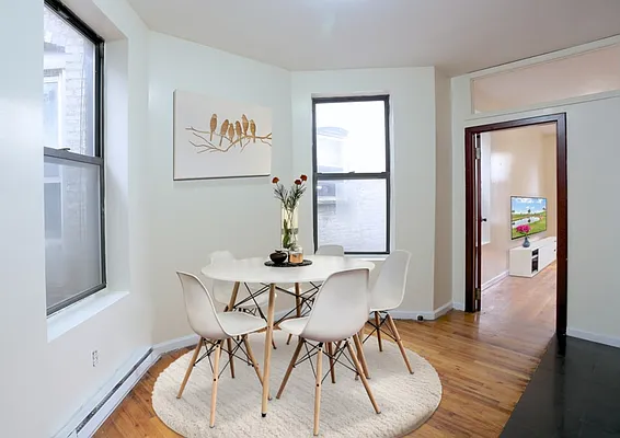 Rented by REZI | media 2
