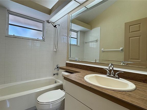 5th image of 505 SW 9th Ave