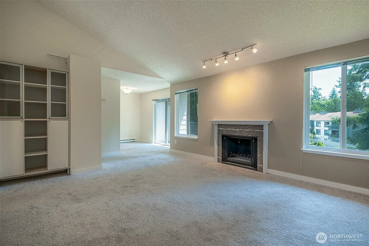 2 bed, 943 sqft, $2,350 — Photo 3
