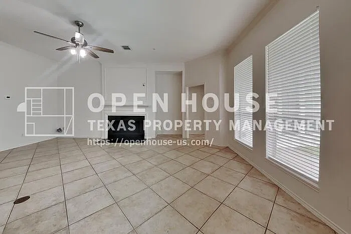 3 bed, 2.0 bath, 2418 sqft, $2,400 — Photo 3