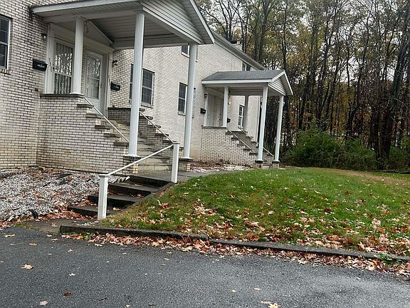 3rd image of 733-735 E Oakmont Blvd #733A
