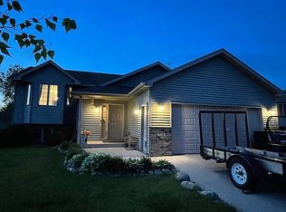 716 Willowbrook St NE, Owatonna, MN 55060