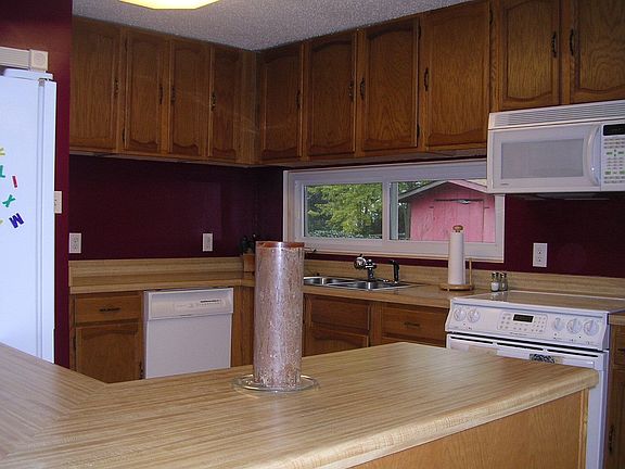 4th image of 1710 Skyline Dr