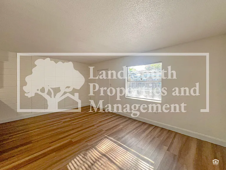 817 W Carole St #11 — Photo 2