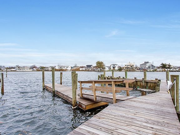 4th image of 344 Lagoon Dr S