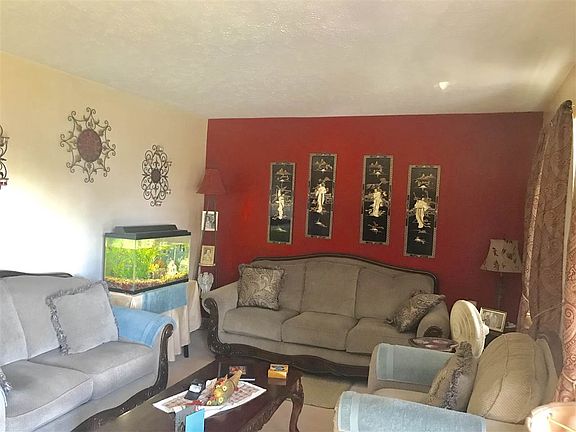 3rd image of 467 Cambridge Cir