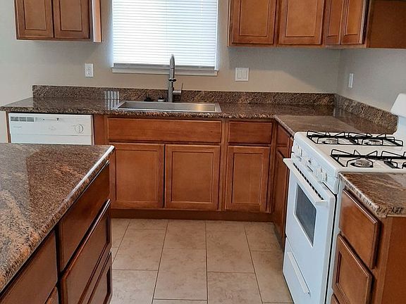 4th image of 420 N Loma Dr APT 2