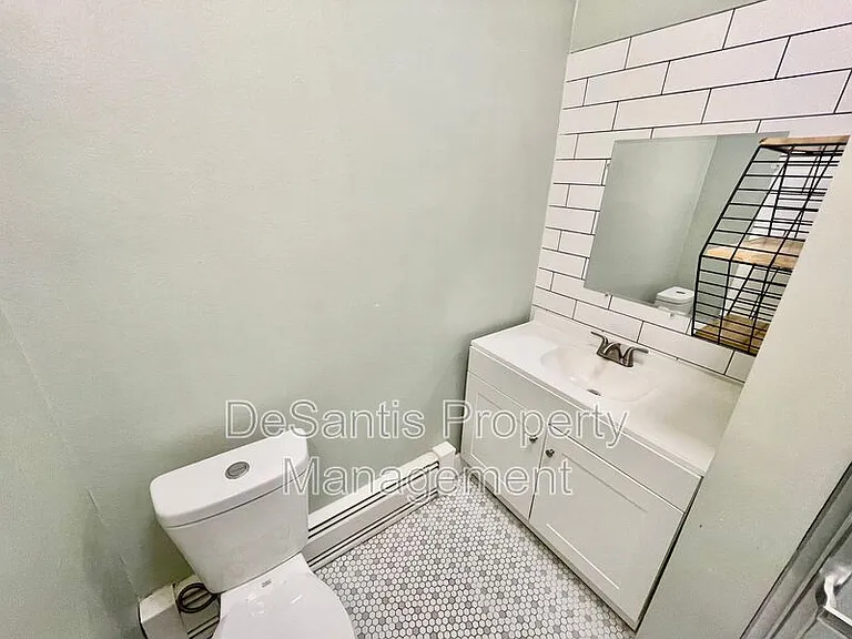 425 Walnut St #2 — Photo 10