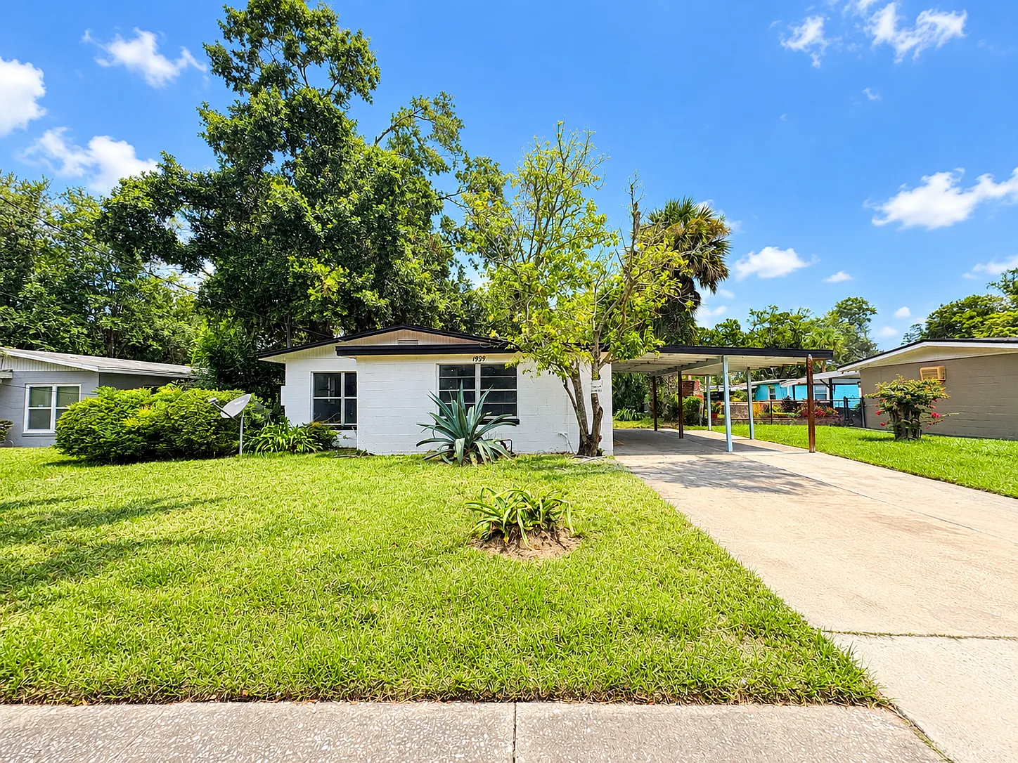 4 bed, 992 sqft, $1,300 — Photo 1