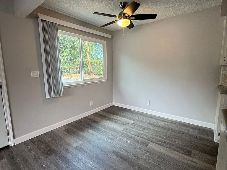 3260-3276 3306 Alexander Dr — Photo 18