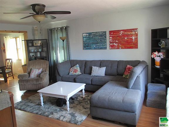 4th image of 3605 42nd St