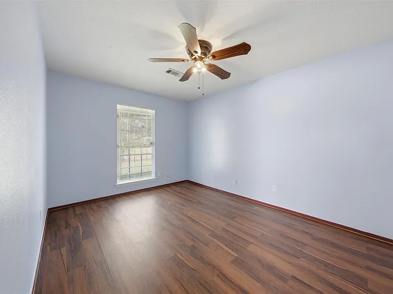 7015 Pella Dr — Photo 20
