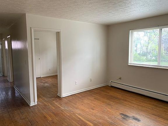 2nd image of 828 Oak St #7
