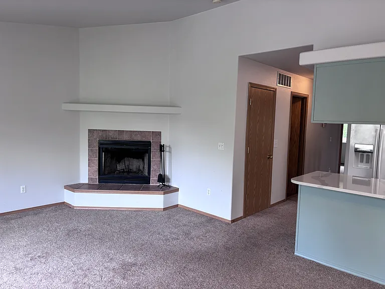 2710 Easthaven Cir — Photo 4