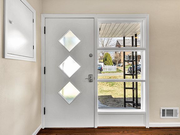 5th image of 1210 Howbert Ave SW