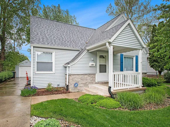 1213 E Bronson St, South Bend, IN 46615