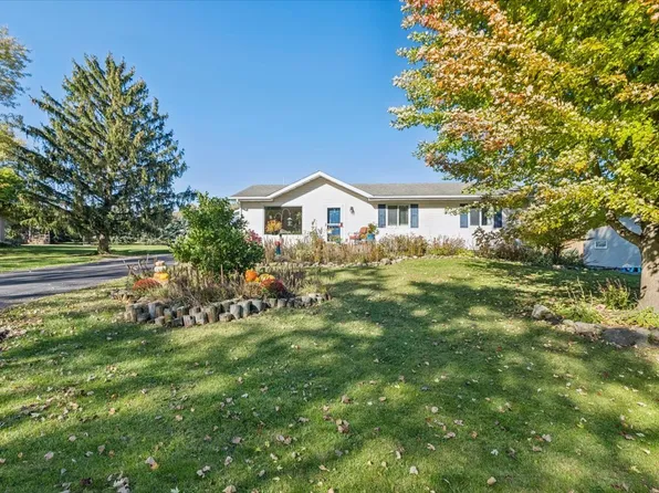 12641 Willow Ln, Genoa, IL 60135