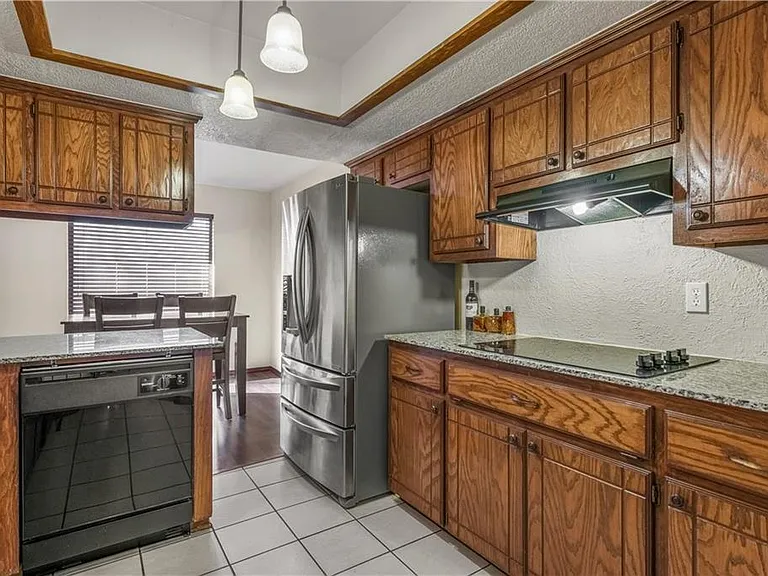 505 Crestview — Photo 9