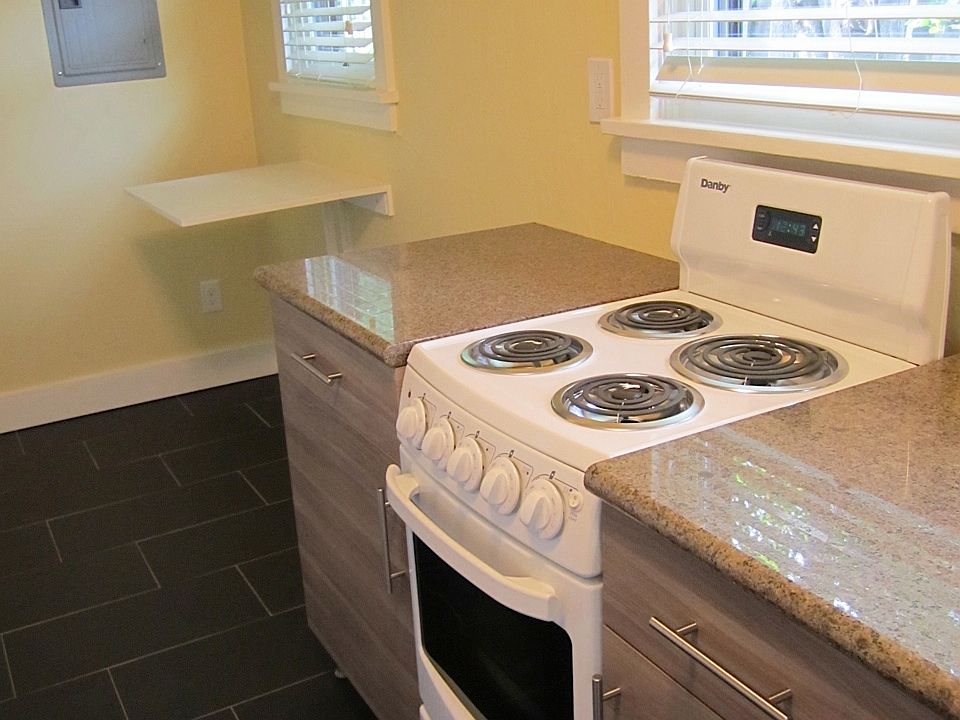 1st image of 560 Siskiyou Blvd APT 4