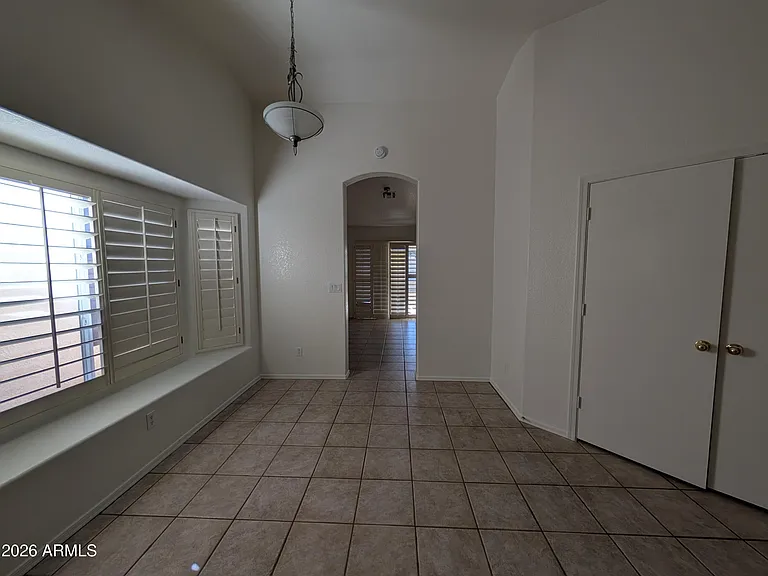 8918 W Paradise Ln — Photo 3