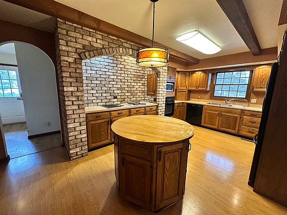 5th image of 1 Oak Ln