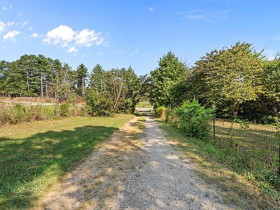 2nd image of 430 Old Burnett Rd