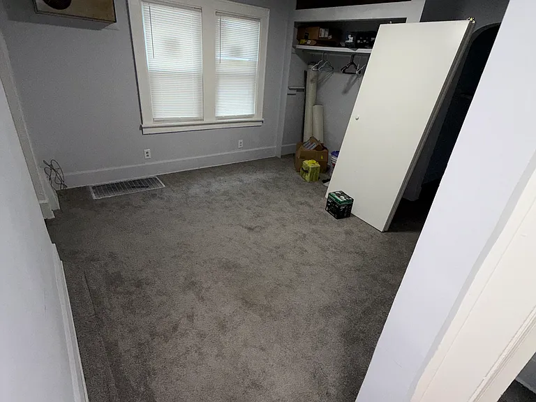 1036 Clay St — Photo 4